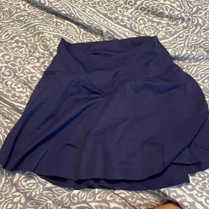 halara athletic skirt with built in shorts that has a pocket